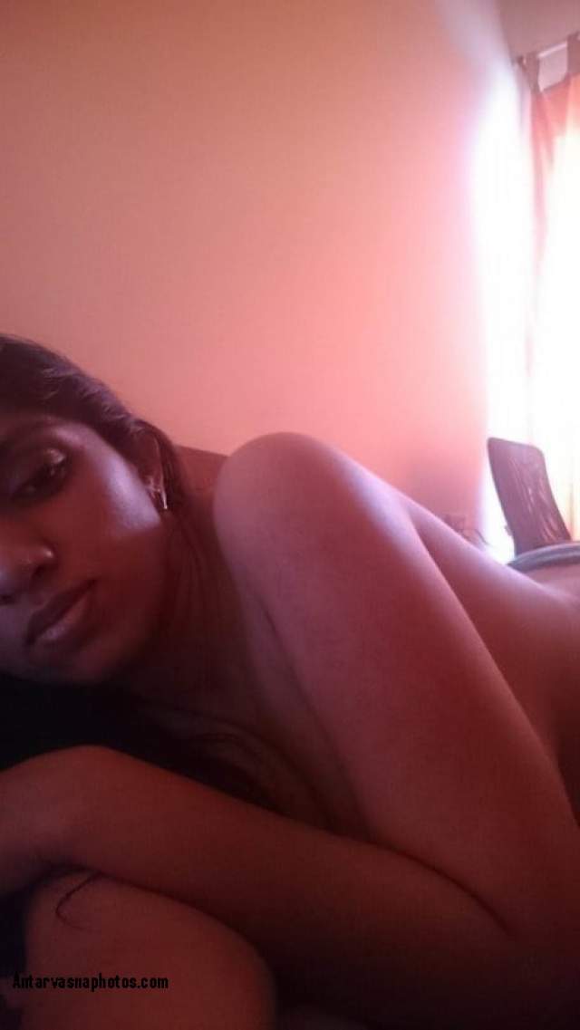 https://pub-5fcdf72a54cd4edbb03ec3edaa415a42.r2.dev/nakedleaks/adorable_indian_girlfriend_gets_intimate_with_boyfriend/6.jpg
