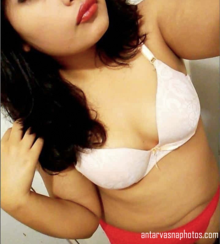 https://pub-5fcdf72a54cd4edbb03ec3edaa415a42.r2.dev/nakedleaks/adorable_indian_teenager_paro's_nude_pictures/0.jpg