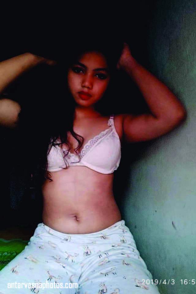 https://pub-5fcdf72a54cd4edbb03ec3edaa415a42.r2.dev/nakedleaks/adorable_photos_of_desi_teen's_perky_boobs/1.jpg