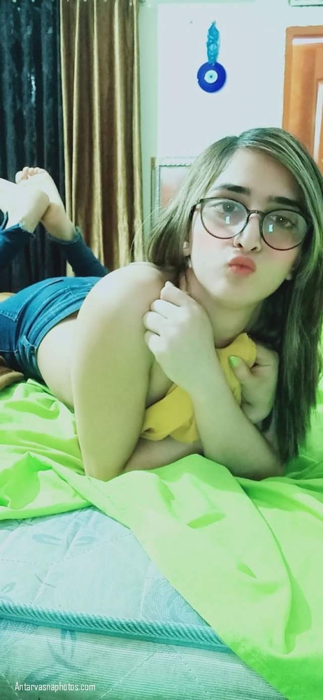https://pub-5fcdf72a54cd4edbb03ec3edaa415a42.r2.dev/nakedleaks/adorable_teen's_naked_selfie_pictures/3.jpg