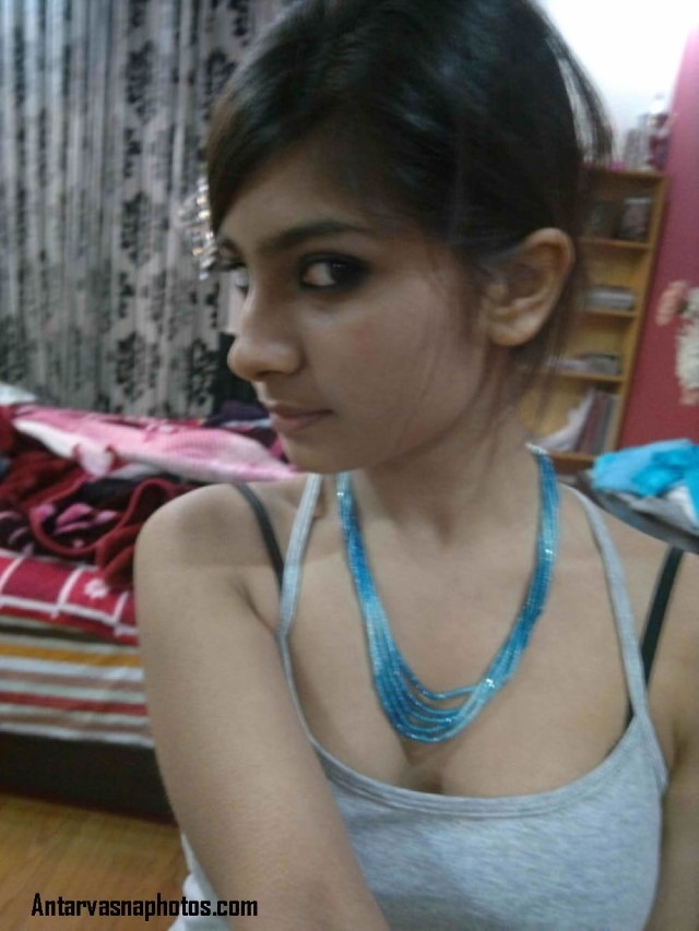 https://pub-5fcdf72a54cd4edbb03ec3edaa415a42.r2.dev/nakedleaks/adorable_teen_takes_nude_selfies_with_large_breasts/1.jpg