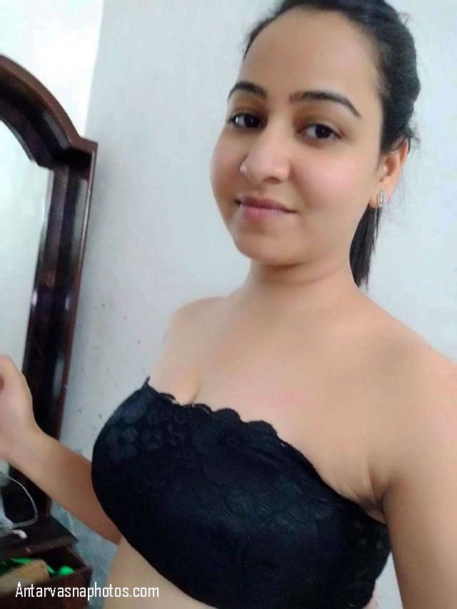 https://pub-5fcdf72a54cd4edbb03ec3edaa415a42.r2.dev/nakedleaks/adorable_young_indian's_alluring_images/1.jpg