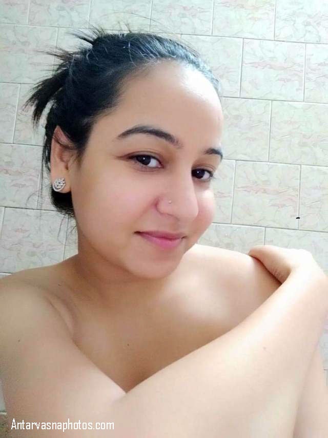 https://pub-5fcdf72a54cd4edbb03ec3edaa415a42.r2.dev/nakedleaks/adorable_young_indian's_alluring_images/4.jpg