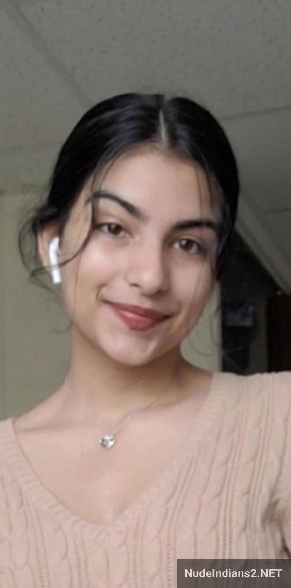 https://pub-5fcdf72a54cd4edbb03ec3edaa415a42.r2.dev/nakedleaks/adventurous_nri_lady_riddhi_parekh_enjoys_time_with_international_boyfriend/59.jpg