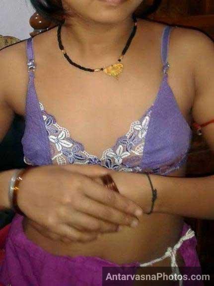 https://pub-5fcdf72a54cd4edbb03ec3edaa415a42.r2.dev/nakedleaks/amateur_indian_wife_showing_off_her_chest/0.jpg