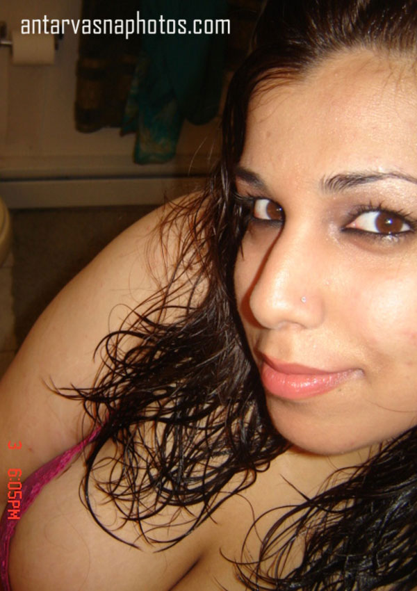 https://pub-5fcdf72a54cd4edbb03ec3edaa415a42.r2.dev/nakedleaks/amrita's_busty_selfie/1.jpg