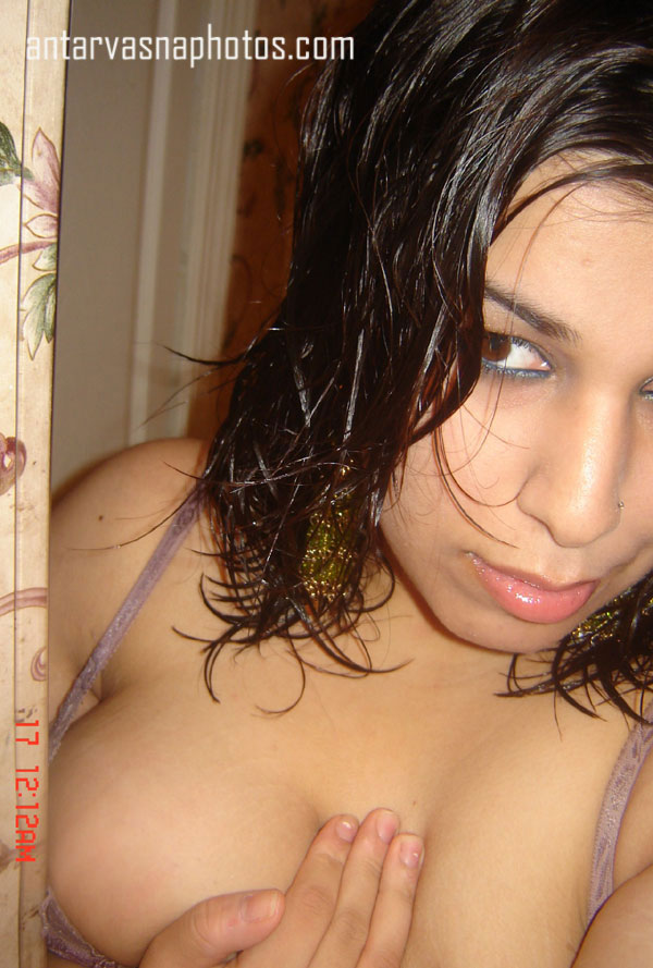 https://pub-5fcdf72a54cd4edbb03ec3edaa415a42.r2.dev/nakedleaks/amrita's_busty_selfie/4.jpg