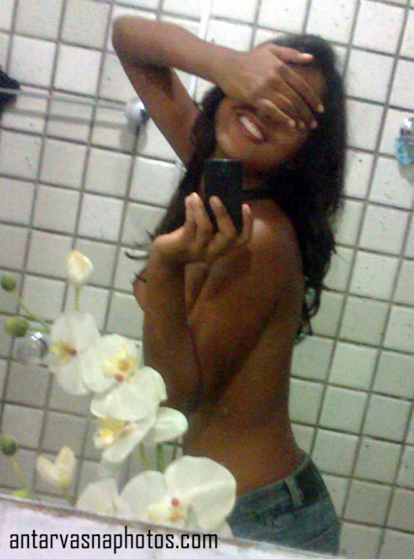 https://pub-5fcdf72a54cd4edbb03ec3edaa415a42.r2.dev/nakedleaks/anjali,_indian_girl,_capturing_nude_photos/2.jpg