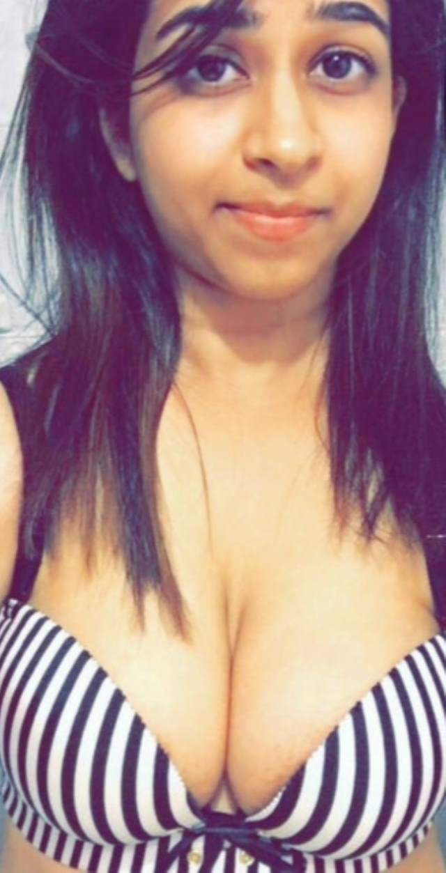 https://pub-5fcdf72a54cd4edbb03ec3edaa415a42.r2.dev/nakedleaks/ankita's_encounter_with_professor_in_indian_xxx_image/26.jpg