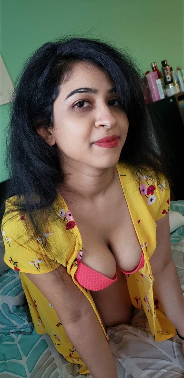 https://pub-5fcdf72a54cd4edbb03ec3edaa415a42.r2.dev/nakedleaks/ankita's_encounter_with_professor_in_indian_xxx_image/3.jpg