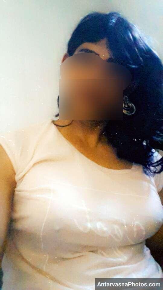 https://pub-5fcdf72a54cd4edbb03ec3edaa415a42.r2.dev/nakedleaks/appealing_images_of_mallu_reshma_bhabhi's_exposed_bosom/6.jpg