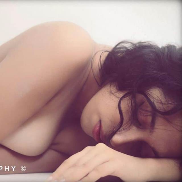 https://pub-5fcdf72a54cd4edbb03ec3edaa415a42.r2.dev/nakedleaks/arunima's_bollywood_sensual_photoshoot_exposed/18.jpg