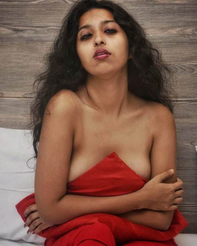 https://pub-5fcdf72a54cd4edbb03ec3edaa415a42.r2.dev/nakedleaks/arunima's_bollywood_sensual_photoshoot_exposed/9.jpg