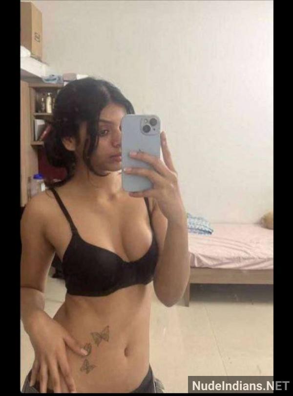 https://pub-5fcdf72a54cd4edbb03ec3edaa415a42.r2.dev/nakedleaks/at_last!_natasha_reveals_bare_chest_to_boyfriend_in_self-portraits/3.jpg