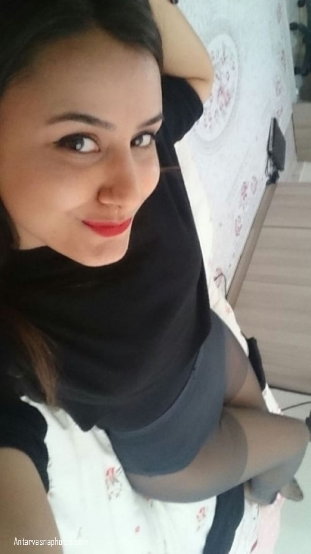 https://pub-5fcdf72a54cd4edbb03ec3edaa415a42.r2.dev/nakedleaks/attractive_arabian_woman's_rear_photos/0.jpg