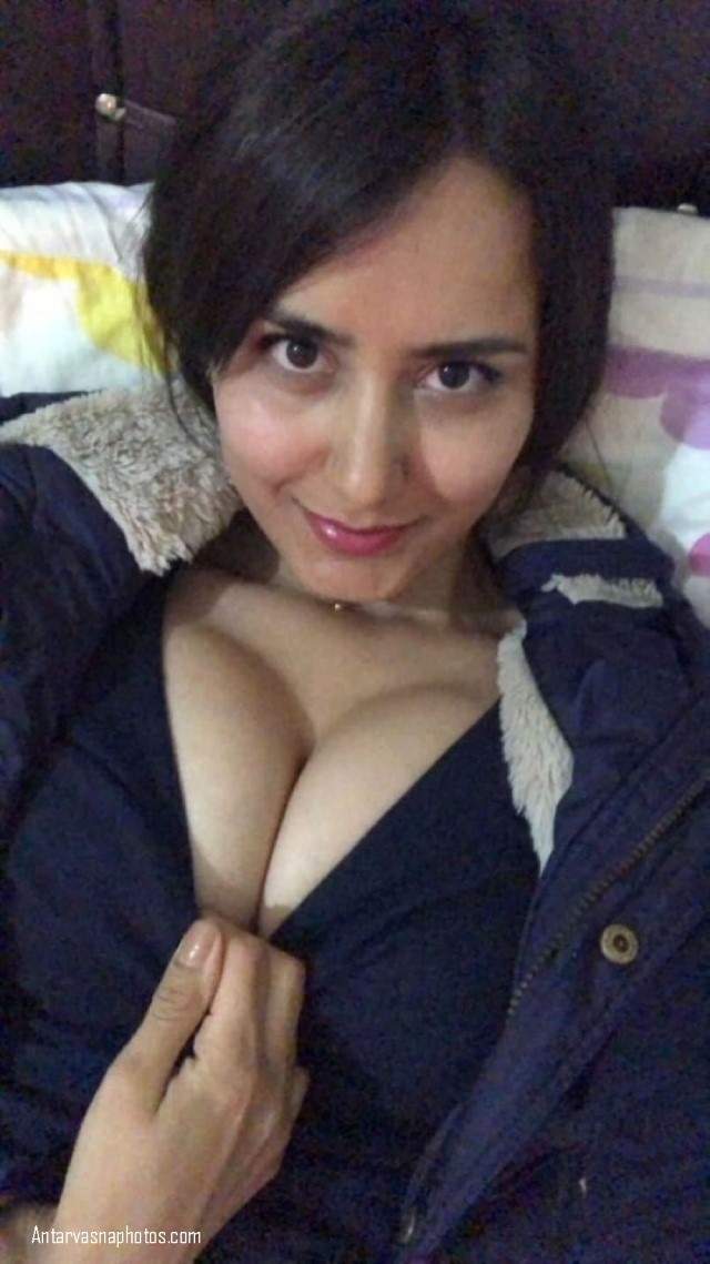 https://pub-5fcdf72a54cd4edbb03ec3edaa415a42.r2.dev/nakedleaks/attractive_arabian_woman's_rear_photos/2.jpg