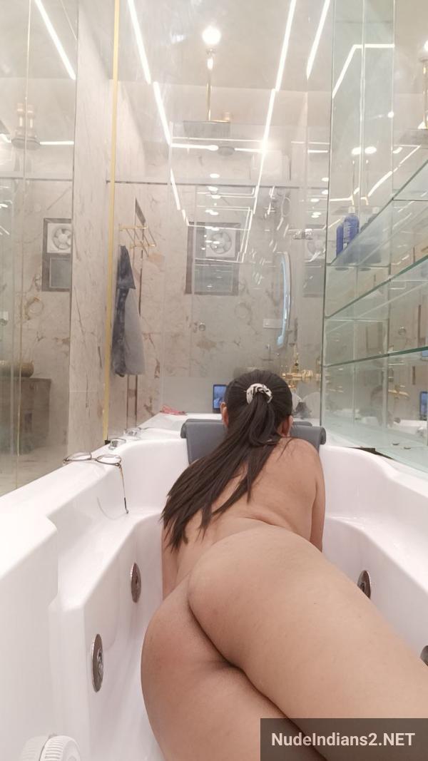 https://pub-5fcdf72a54cd4edbb03ec3edaa415a42.r2.dev/nakedleaks/attractive_british_nri_preethi_nair_displays_her_curves_in_intimate_snapshots/30.jpg