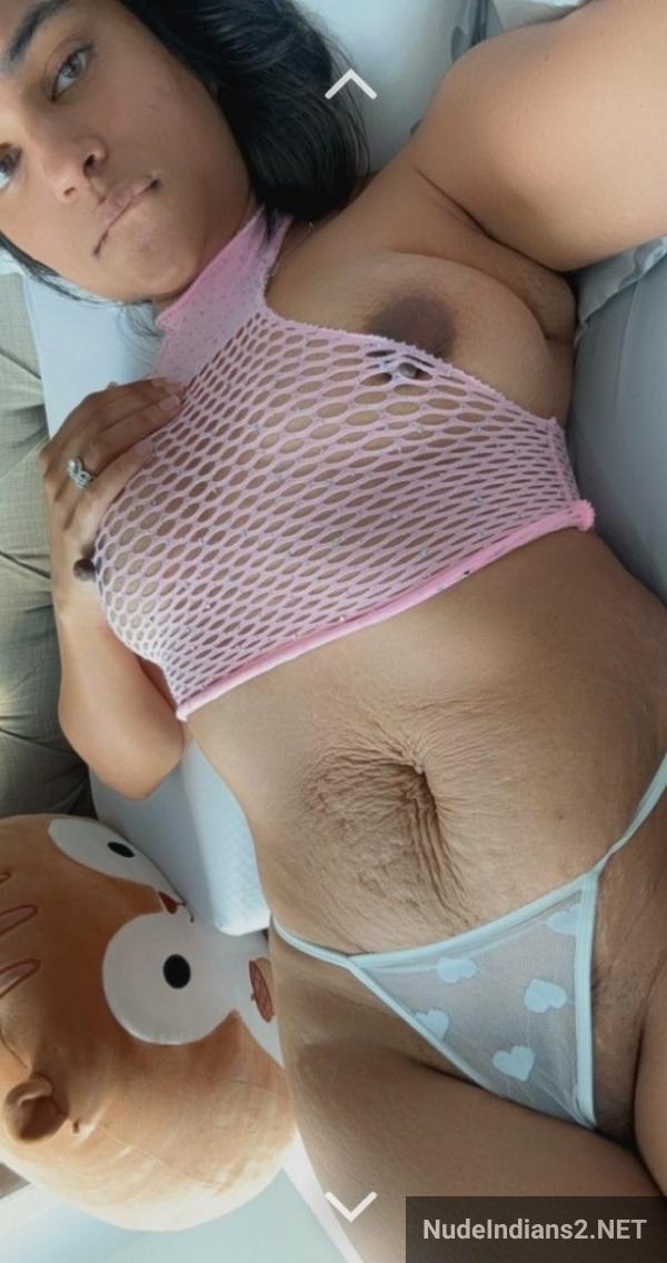 https://pub-5fcdf72a54cd4edbb03ec3edaa415a42.r2.dev/nakedleaks/attractive_british_nri_preethi_nair_displays_her_curves_in_intimate_snapshots/45.jpg