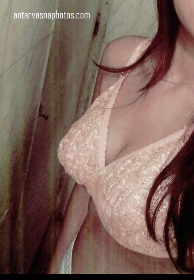 https://pub-5fcdf72a54cd4edbb03ec3edaa415a42.r2.dev/nakedleaks/attractive_chinki's_photos_of_her_indian_genitals_and_breasts/2.jpg