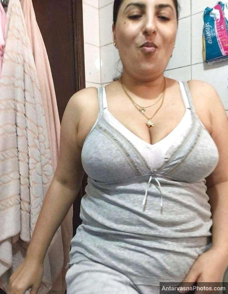 https://pub-5fcdf72a54cd4edbb03ec3edaa415a42.r2.dev/nakedleaks/attractive_gallery_of_mature_punjabi_aunty's_naked_photos/0.jpg