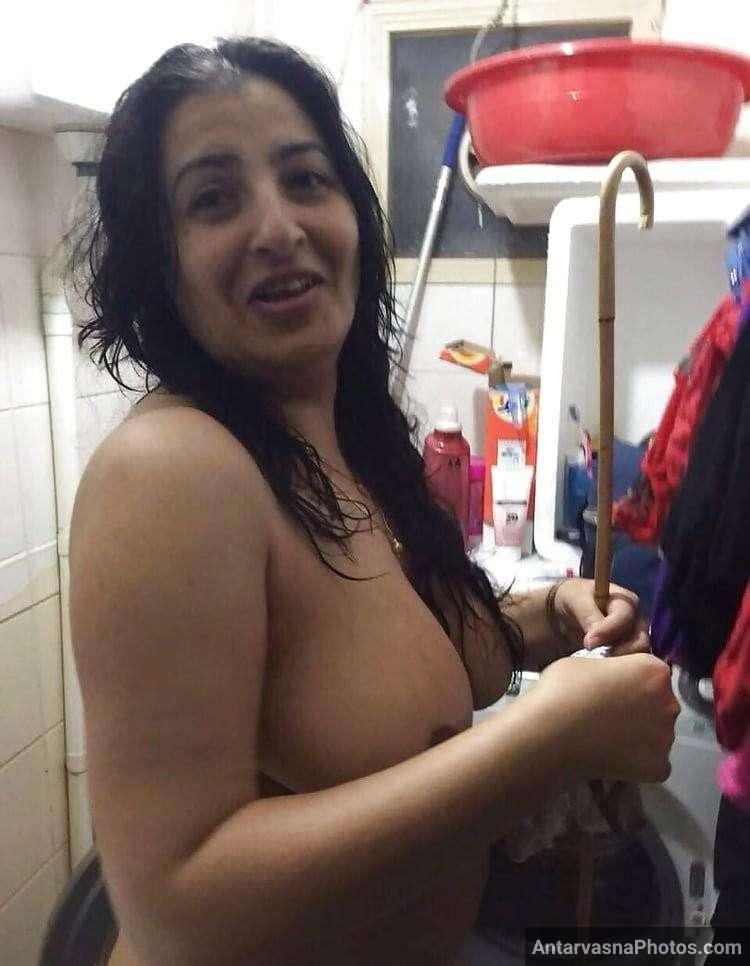 https://pub-5fcdf72a54cd4edbb03ec3edaa415a42.r2.dev/nakedleaks/attractive_gallery_of_mature_punjabi_aunty's_naked_photos/4.jpg