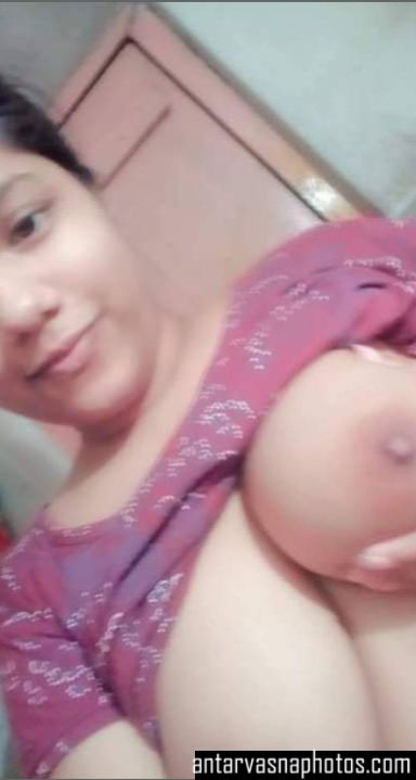 https://pub-5fcdf72a54cd4edbb03ec3edaa415a42.r2.dev/nakedleaks/attractive_girl's_chest_images/1.jpg