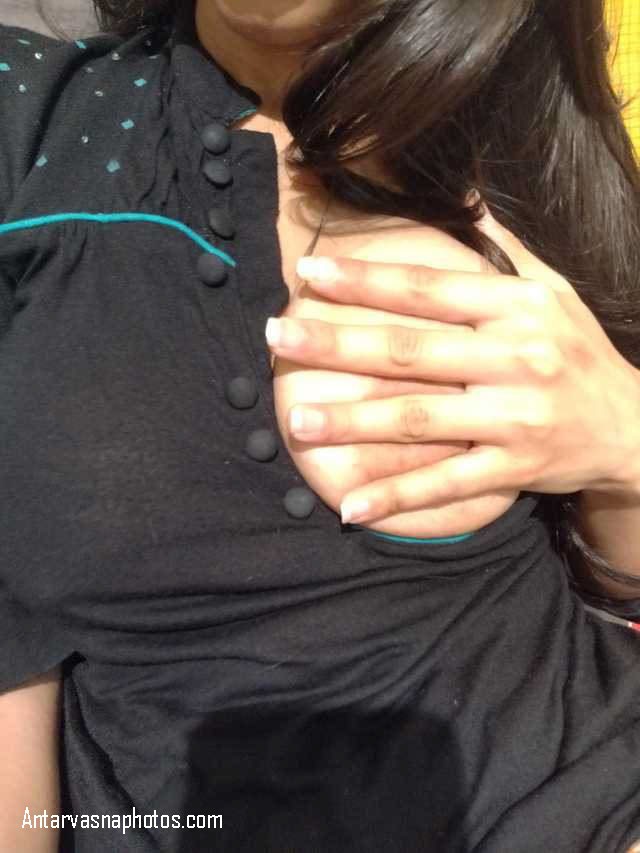 Attractive Girl Sakshi Sends Naked Pictures to Boyfriend