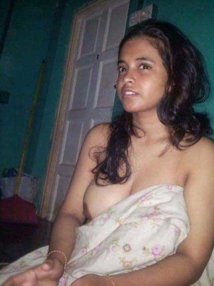 https://pub-5fcdf72a54cd4edbb03ec3edaa415a42.r2.dev/nakedleaks/attractive_images_of_voluptuous_indian_bhabhi_with_big_bosoms/2.jpg