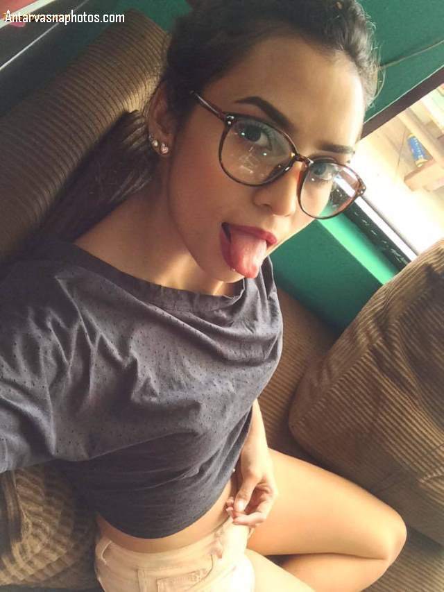 https://pub-5fcdf72a54cd4edbb03ec3edaa415a42.r2.dev/nakedleaks/attractive_indian_campus_girl's_nude_selfie_snaps/0.jpg