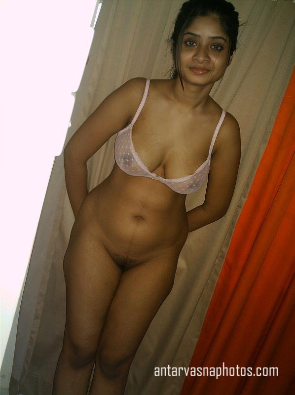 https://pub-5fcdf72a54cd4edbb03ec3edaa415a42.r2.dev/nakedleaks/attractive_indian_girl_capturing_her_naked_chest_selfie/3.jpg
