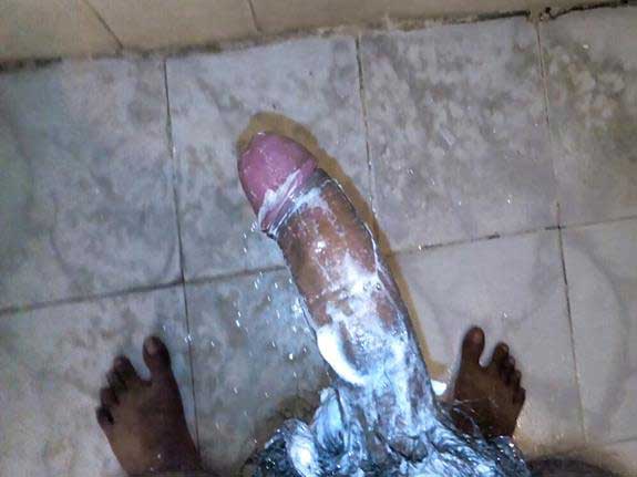https://pub-5fcdf72a54cd4edbb03ec3edaa415a42.r2.dev/nakedleaks/attractive_indian_men's_photos_in_tight_attire/5.jpg