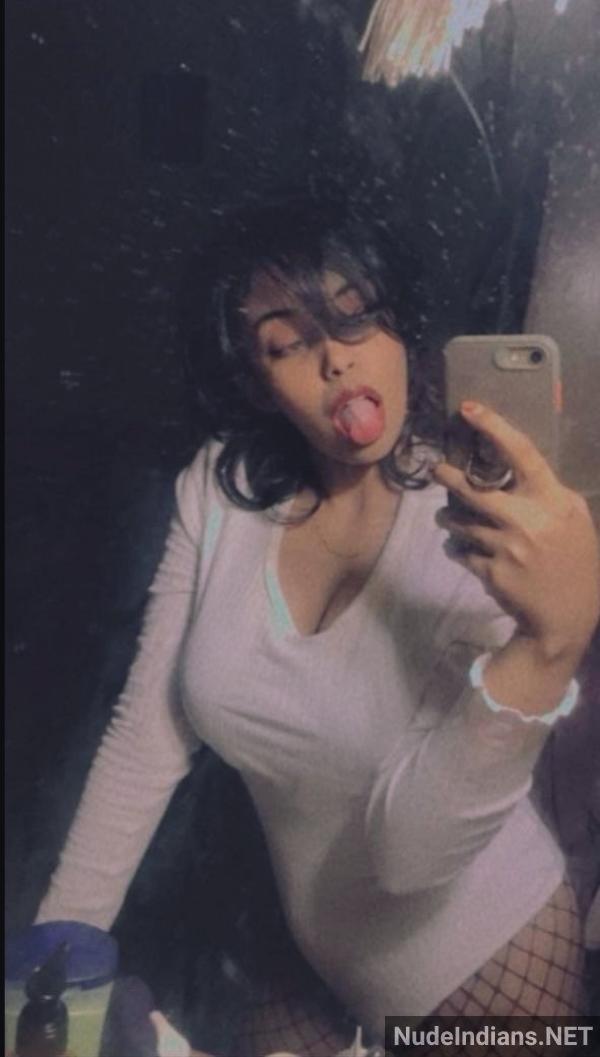 https://pub-5fcdf72a54cd4edbb03ec3edaa415a42.r2.dev/nakedleaks/attractive_indian_woman's_busty_photos_–_sultry_selfies_in_form-fitting_panties/3.jpg