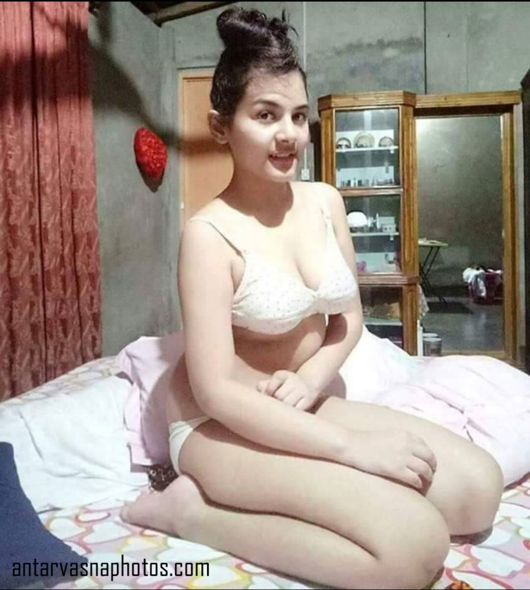 https://pub-5fcdf72a54cd4edbb03ec3edaa415a42.r2.dev/nakedleaks/attractive_indian_woman_in_lingerie/5.jpg
