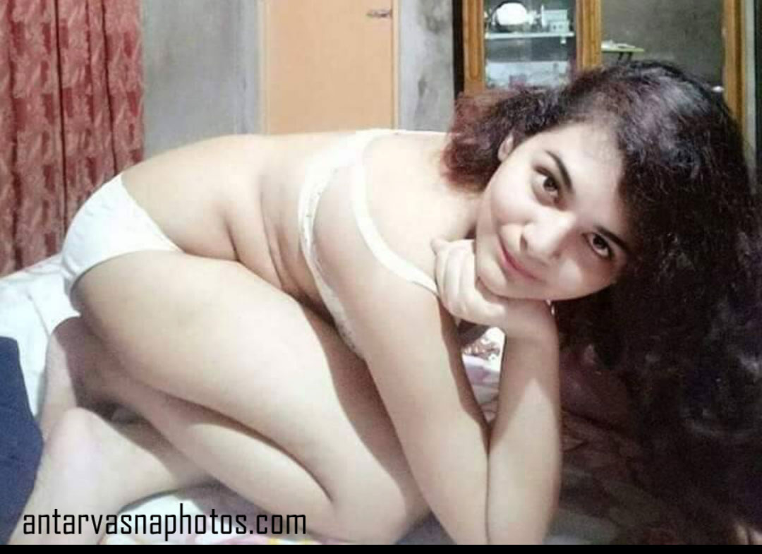 https://pub-5fcdf72a54cd4edbb03ec3edaa415a42.r2.dev/nakedleaks/attractive_indian_woman_in_lingerie/7.jpg