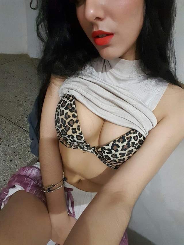https://pub-5fcdf72a54cd4edbb03ec3edaa415a42.r2.dev/nakedleaks/attractive_indian_women_exposed_in_photo_collection/7.jpg