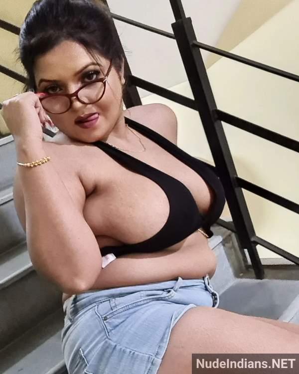 https://pub-5fcdf72a54cd4edbb03ec3edaa415a42.r2.dev/nakedleaks/attractive_indian_women_in_lingerie_adult_images/41.jpg