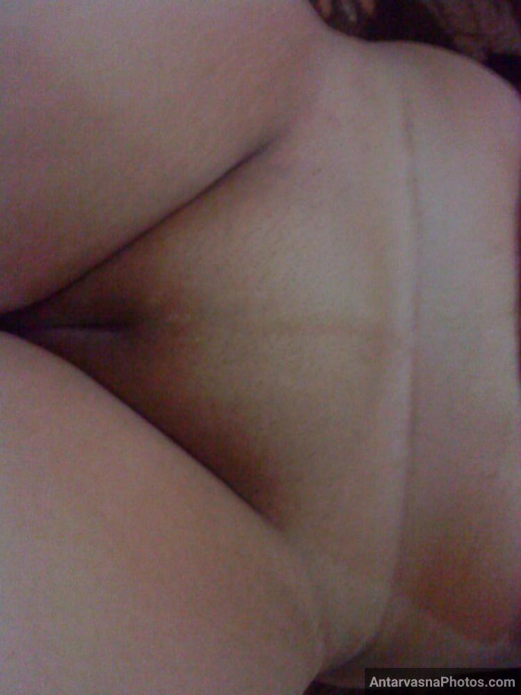 https://pub-5fcdf72a54cd4edbb03ec3edaa415a42.r2.dev/nakedleaks/attractive_kashmiri_lady's_22_sensual_photographs/15.jpg