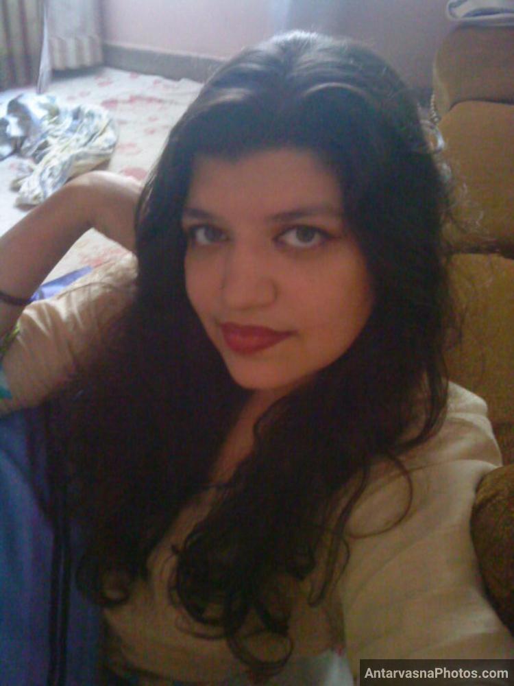 https://pub-5fcdf72a54cd4edbb03ec3edaa415a42.r2.dev/nakedleaks/attractive_kashmiri_lady's_22_sensual_photographs/2.jpg
