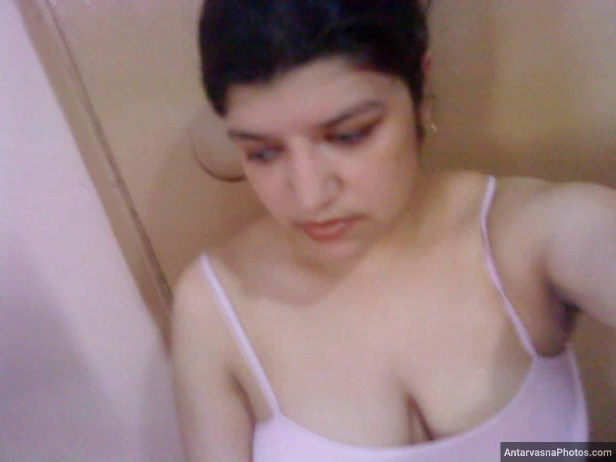 https://pub-5fcdf72a54cd4edbb03ec3edaa415a42.r2.dev/nakedleaks/attractive_kashmiri_lady's_22_sensual_photographs/5.jpg