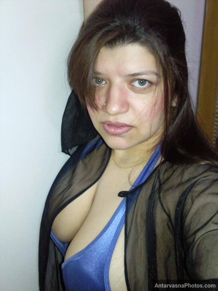 https://pub-5fcdf72a54cd4edbb03ec3edaa415a42.r2.dev/nakedleaks/attractive_kashmiri_lady's_22_sensual_photographs/6.jpg