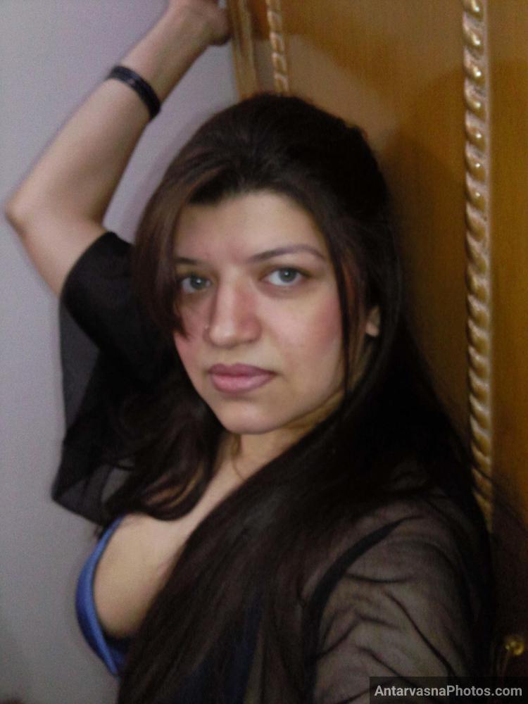 https://pub-5fcdf72a54cd4edbb03ec3edaa415a42.r2.dev/nakedleaks/attractive_kashmiri_lady's_22_sensual_photographs/8.jpg