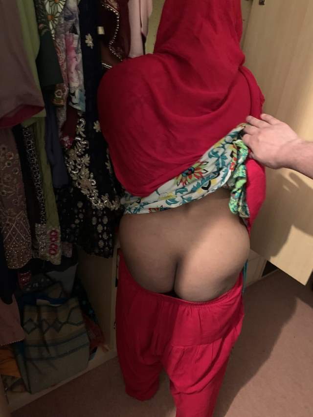 https://pub-5fcdf72a54cd4edbb03ec3edaa415a42.r2.dev/nakedleaks/attractive_partner_rakhi's_desi_nude_photographs/2.jpg