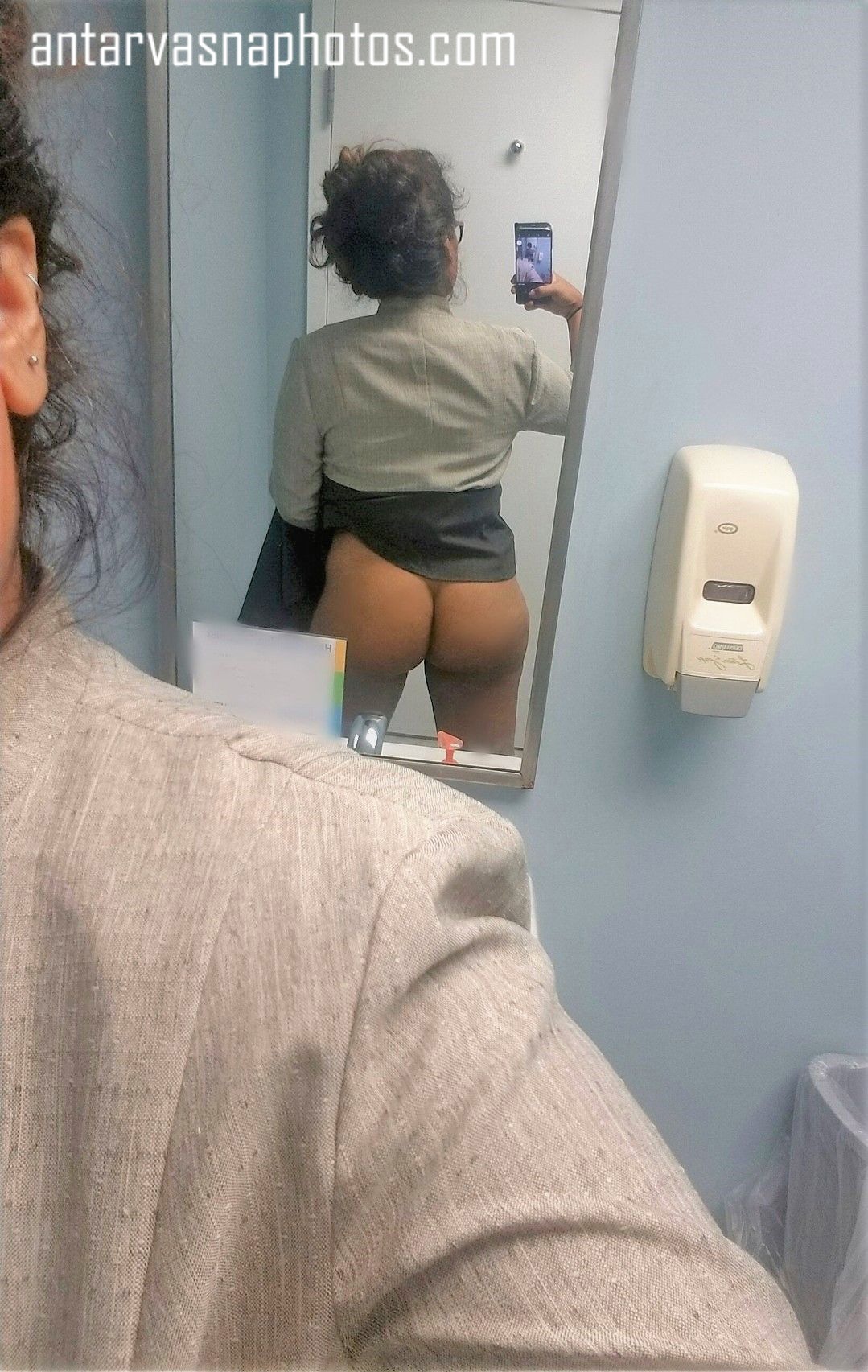 https://pub-5fcdf72a54cd4edbb03ec3edaa415a42.r2.dev/nakedleaks/attractive_photographs_of_pakistani_girl's_posterior/2.jpg