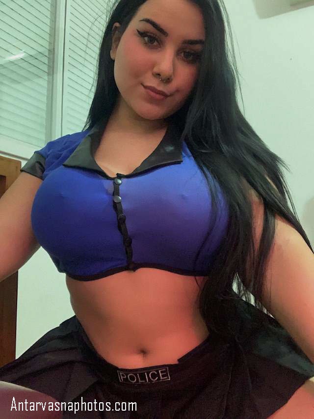 https://pub-5fcdf72a54cd4edbb03ec3edaa415a42.r2.dev/nakedleaks/attractive_photos_of_busty_female_police_officer/11.jpg