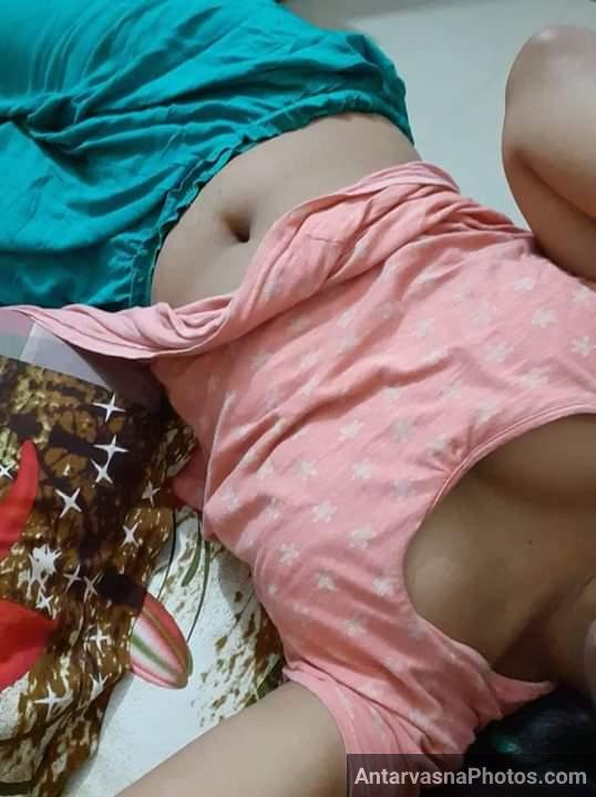 https://pub-5fcdf72a54cd4edbb03ec3edaa415a42.r2.dev/nakedleaks/attractive_tamil_college_girl's_revealing_selfies/1.jpg