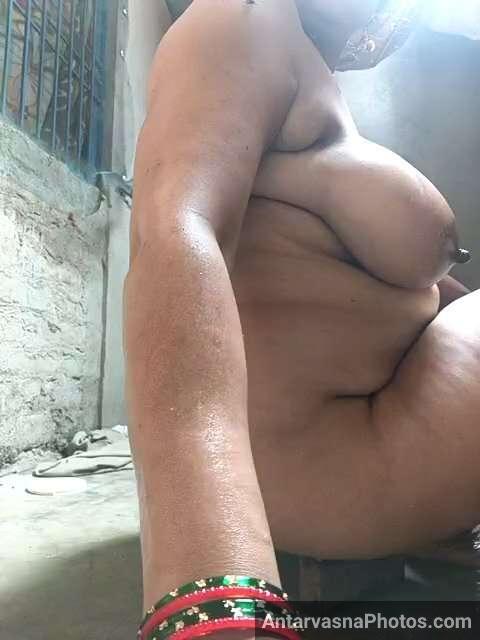 https://pub-5fcdf72a54cd4edbb03ec3edaa415a42.r2.dev/nakedleaks/attractive_village_aunties_revealing_their_charms_in_19_xxx_pictures/17.jpg