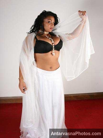 https://pub-5fcdf72a54cd4edbb03ec3edaa415a42.r2.dev/nakedleaks/attractive_woman_keira_showcasing_large_breasts/2.jpg