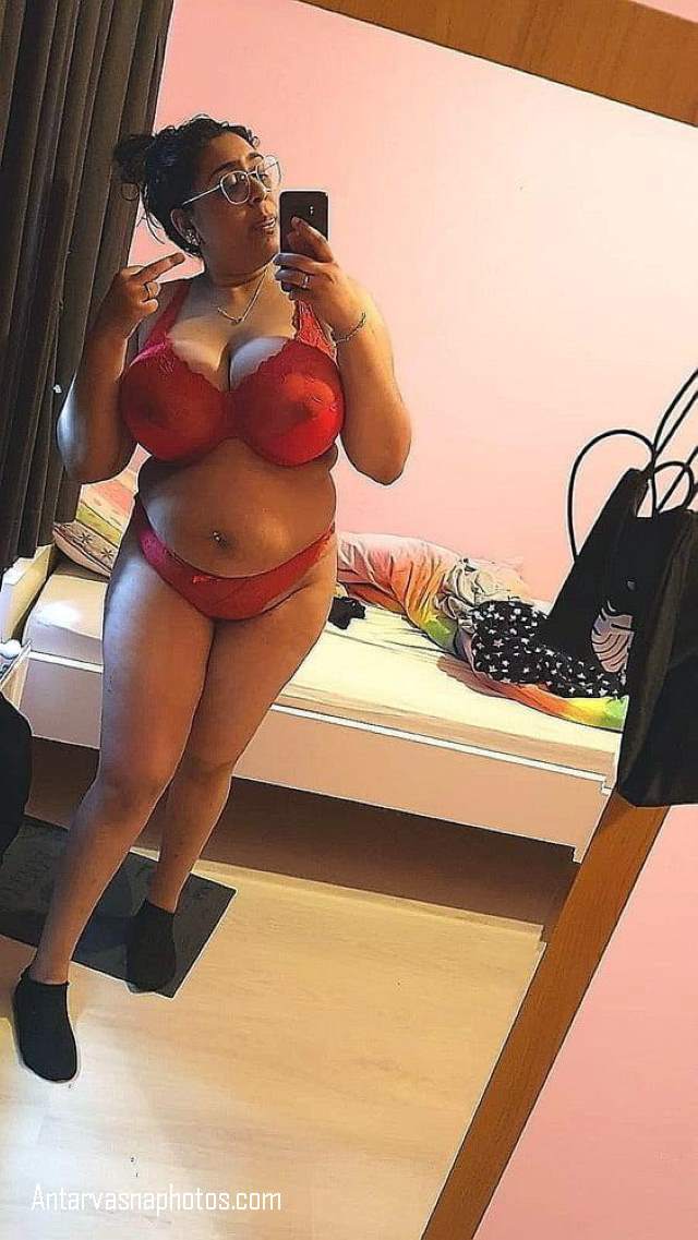 https://pub-5fcdf72a54cd4edbb03ec3edaa415a42.r2.dev/nakedleaks/attractive_women's_photos_showing_plump_buttocks_and_breasts/0.jpg