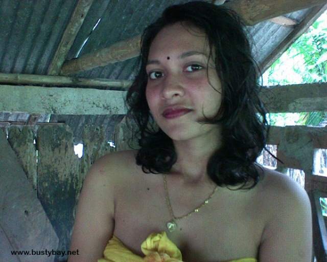 https://pub-5fcdf72a54cd4edbb03ec3edaa415a42.r2.dev/nakedleaks/attractive_young_bhabhi's_explicit_pictures/5.jpg