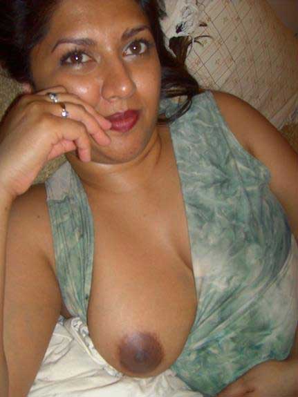 https://pub-5fcdf72a54cd4edbb03ec3edaa415a42.r2.dev/nakedleaks/attractive_young_indian_women_with_captivating_photos/2.jpg